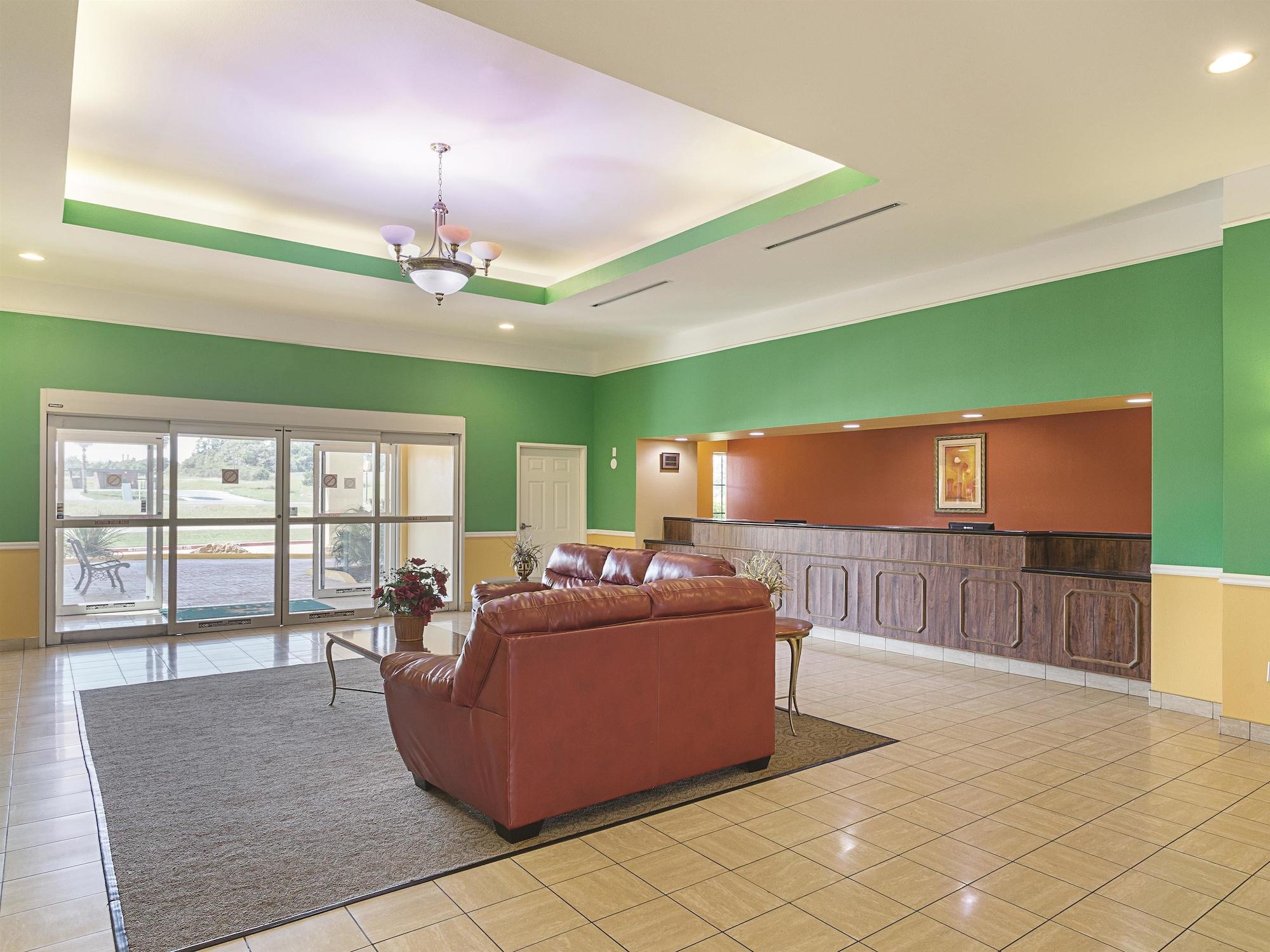 Baymont Inn & Suites Brenham Exterior foto