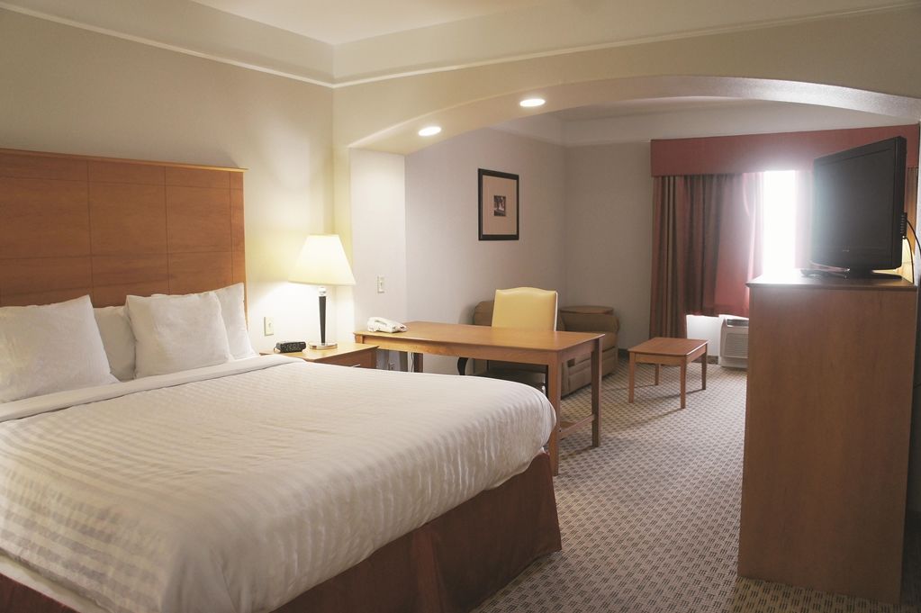Baymont Inn & Suites Brenham Quarto foto